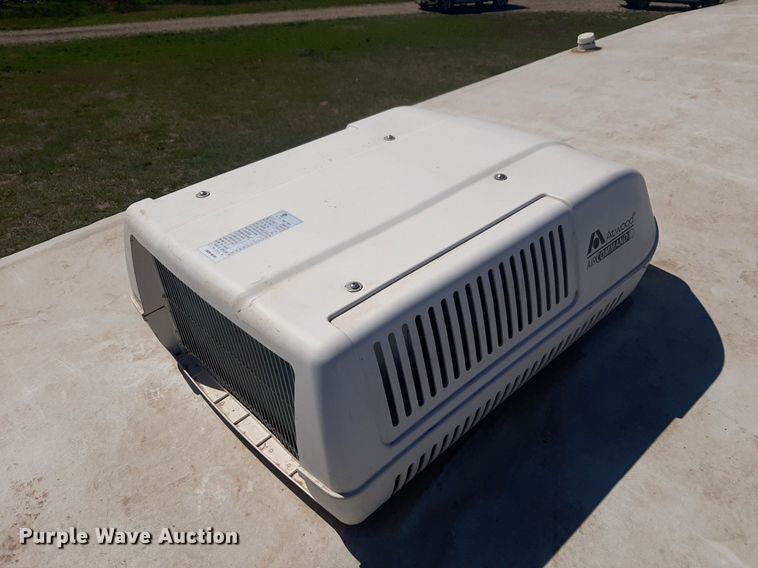 image for item DP2787 2010 Keystone Montana Mountaineer Edition camper