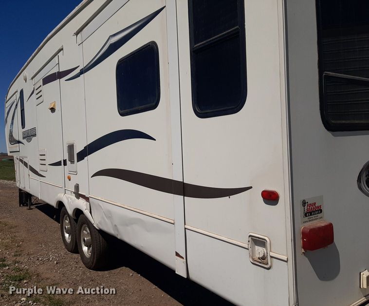 image for item DP2787 2010 Keystone Montana Mountaineer Edition camper