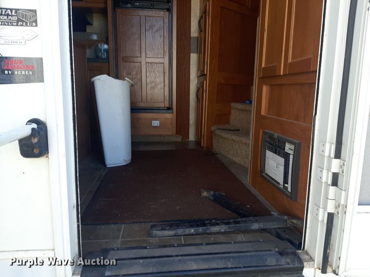 image for item DP2787 2010 Keystone Montana Mountaineer Edition camper