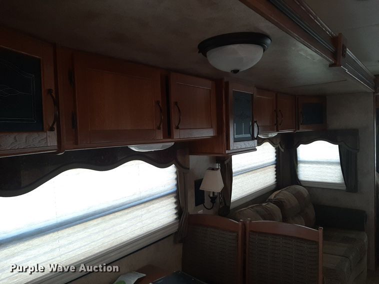 image for item DP2787 2010 Keystone Montana Mountaineer Edition camper