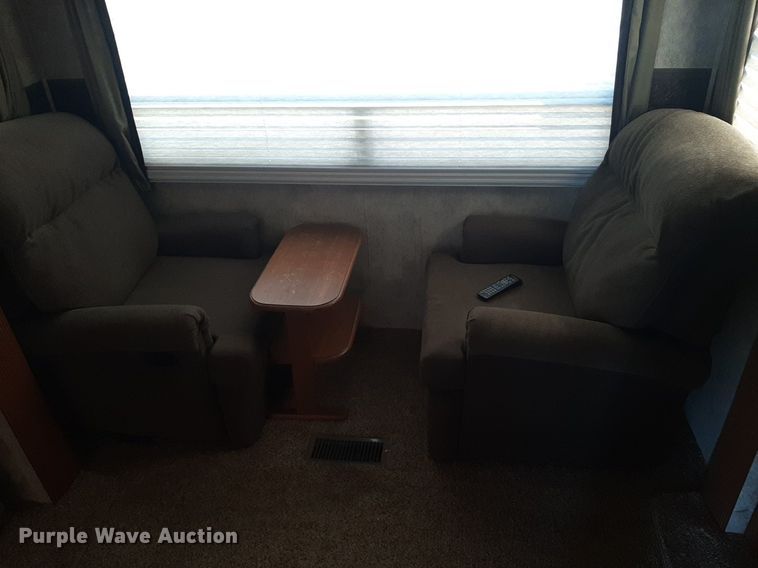 image for item DP2787 2010 Keystone Montana Mountaineer Edition camper