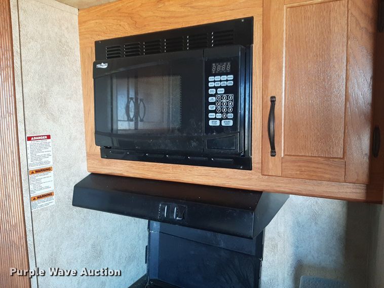 image for item DP2787 2010 Keystone Montana Mountaineer Edition camper