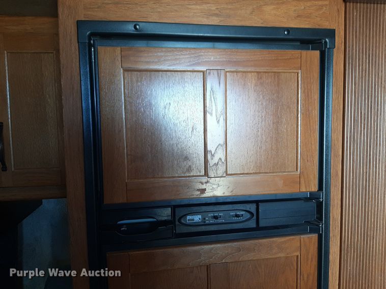 image for item DP2787 2010 Keystone Montana Mountaineer Edition camper