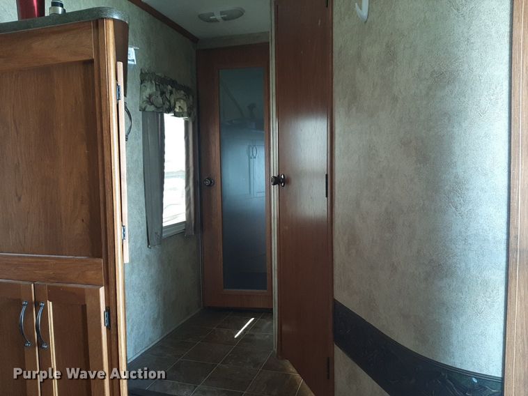 image for item DP2787 2010 Keystone Montana Mountaineer Edition camper