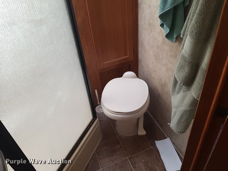 image for item DP2787 2010 Keystone Montana Mountaineer Edition camper