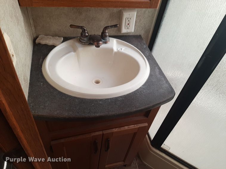 image for item DP2787 2010 Keystone Montana Mountaineer Edition camper