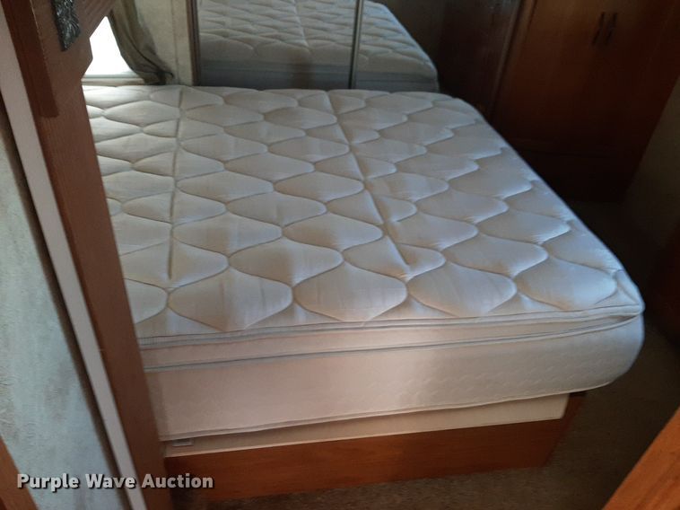 image for item DP2787 2010 Keystone Montana Mountaineer Edition camper