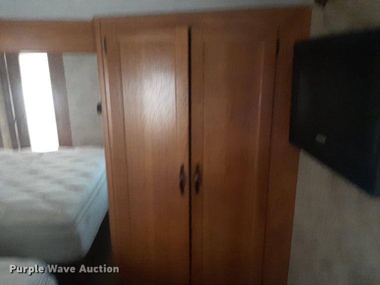 image for item DP2787 2010 Keystone Montana Mountaineer Edition camper