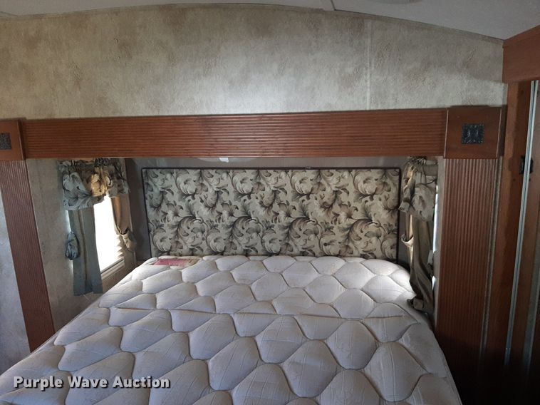 image for item DP2787 2010 Keystone Montana Mountaineer Edition camper