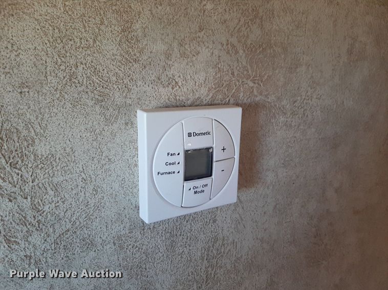 image for item DP2787 2010 Keystone Montana Mountaineer Edition camper