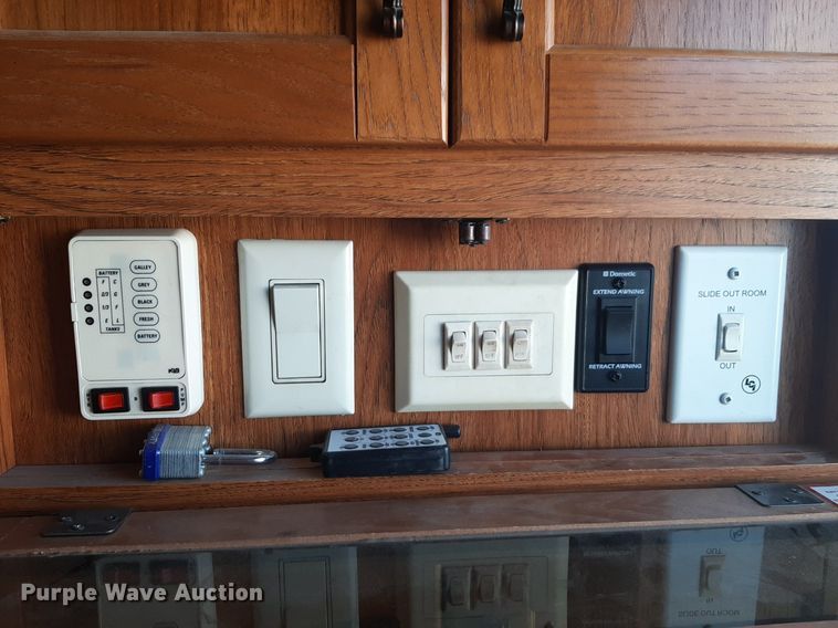 image for item DP2787 2010 Keystone Montana Mountaineer Edition camper