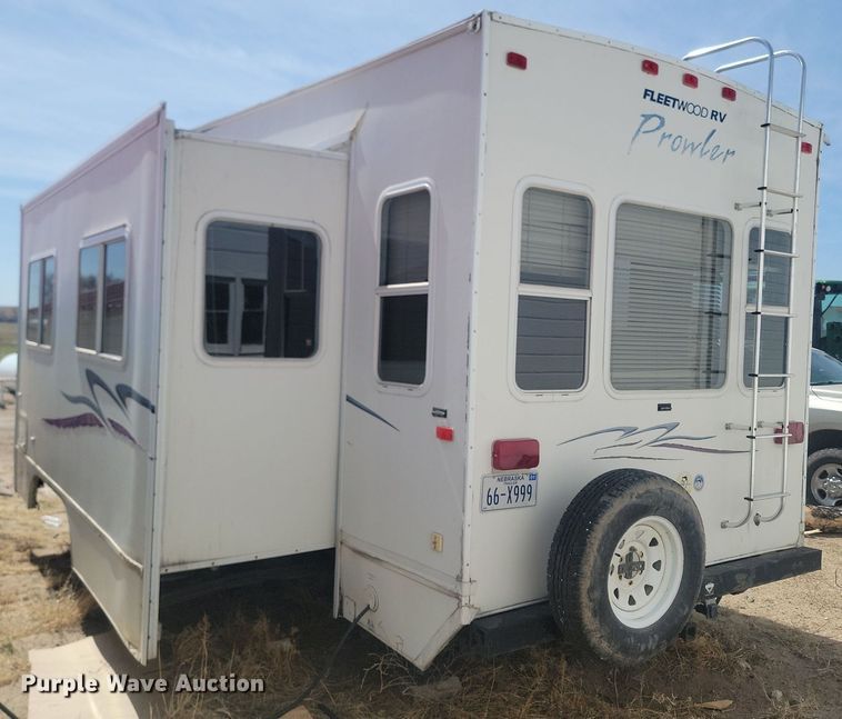 image for item DP3527 2000 Fleetwood RV Prowler camper