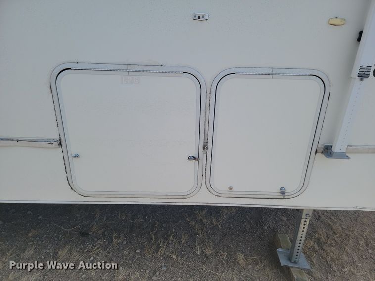 image for item DP3527 2000 Fleetwood RV Prowler camper