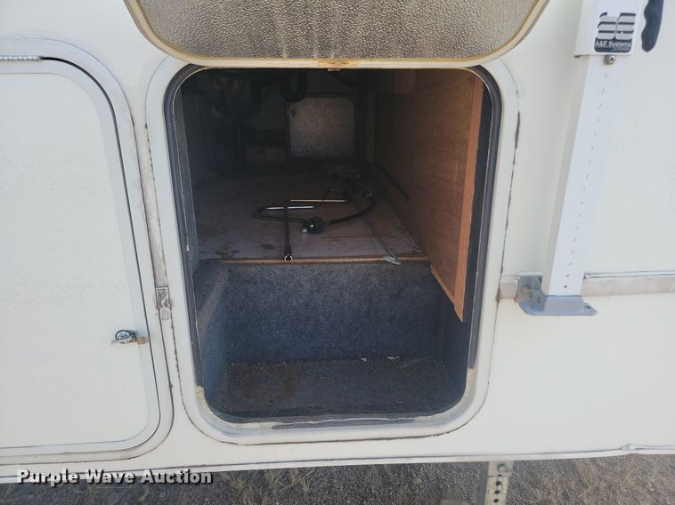 image for item DP3527 2000 Fleetwood RV Prowler camper