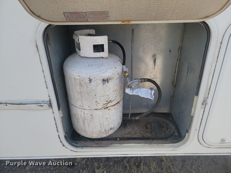 image for item DP3527 2000 Fleetwood RV Prowler camper