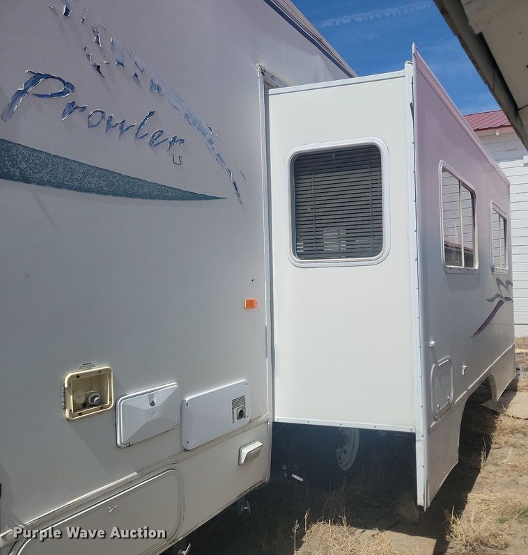image for item DP3527 2000 Fleetwood RV Prowler camper