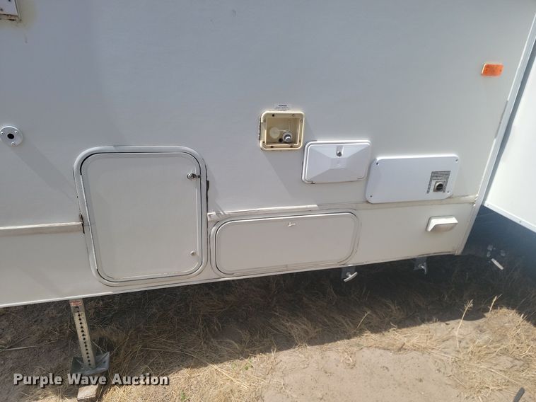 image for item DP3527 2000 Fleetwood RV Prowler camper