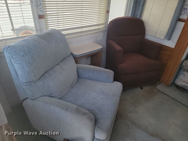 image for item DP3527 2000 Fleetwood RV Prowler camper