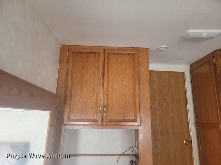 image for item DP3527 2000 Fleetwood RV Prowler camper