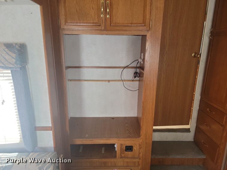 image for item DP3527 2000 Fleetwood RV Prowler camper