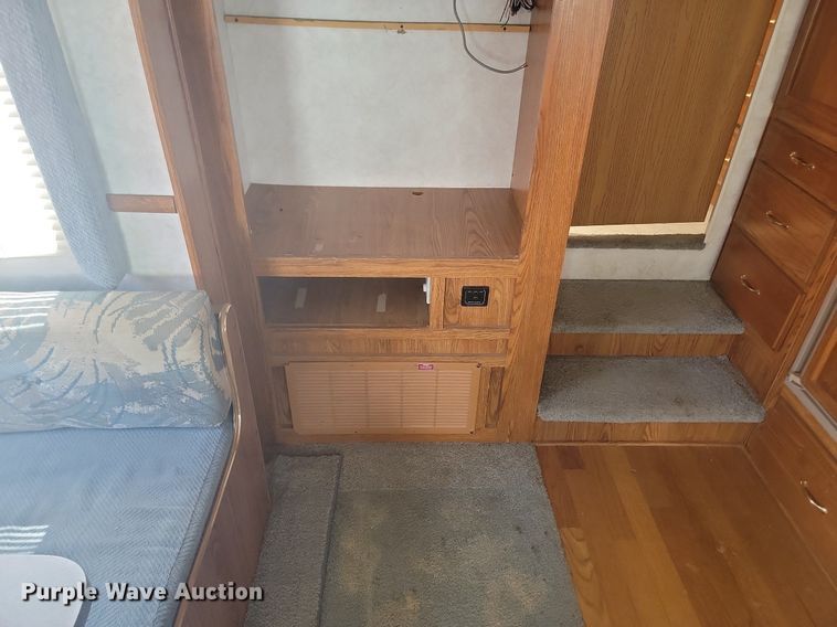 image for item DP3527 2000 Fleetwood RV Prowler camper