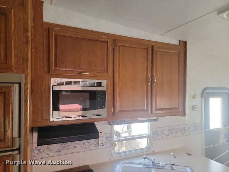 image for item DP3527 2000 Fleetwood RV Prowler camper