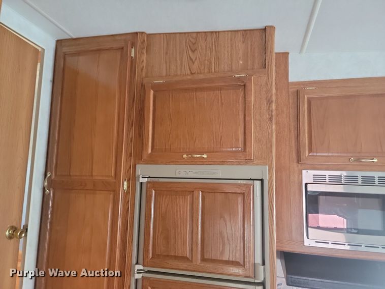 image for item DP3527 2000 Fleetwood RV Prowler camper