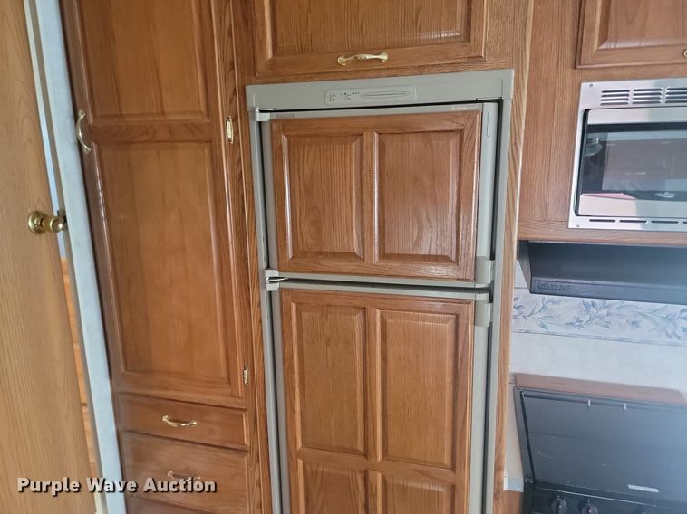 image for item DP3527 2000 Fleetwood RV Prowler camper