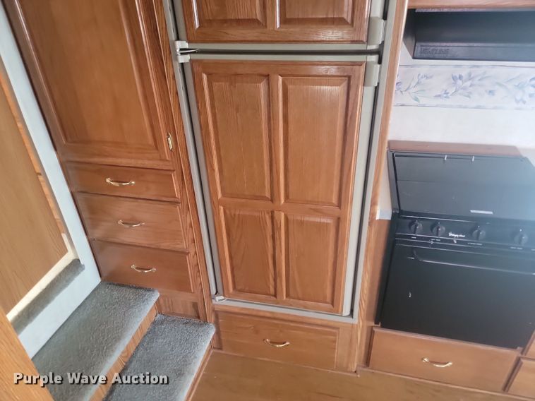 image for item DP3527 2000 Fleetwood RV Prowler camper