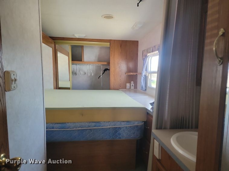 image for item DP3527 2000 Fleetwood RV Prowler camper