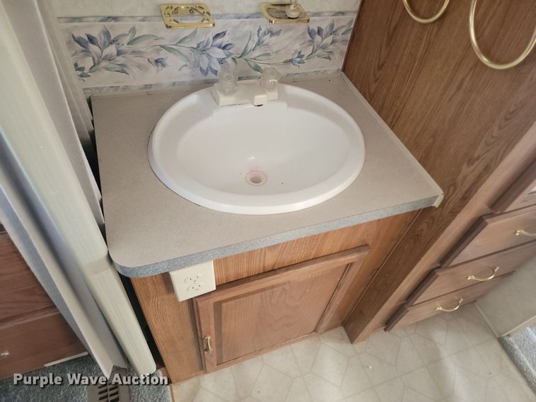 image for item DP3527 2000 Fleetwood RV Prowler camper