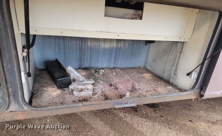 image for item DP5674 2000 Holiday Rambler Endeavor RV