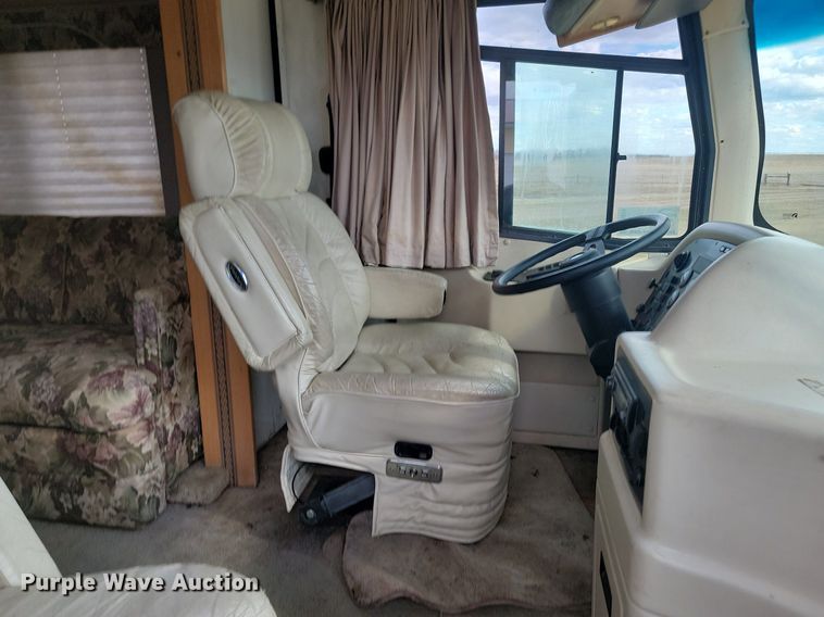 image for item DP5674 2000 Holiday Rambler Endeavor RV