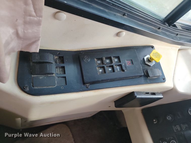 image for item DP5674 2000 Holiday Rambler Endeavor RV