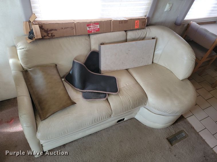 image for item DP5674 2000 Holiday Rambler Endeavor RV