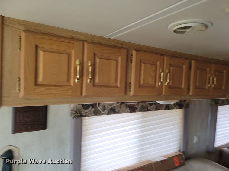 image for item DP5674 2000 Holiday Rambler Endeavor RV