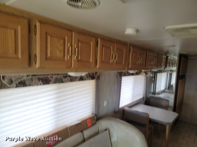 image for item DP5674 2000 Holiday Rambler Endeavor RV