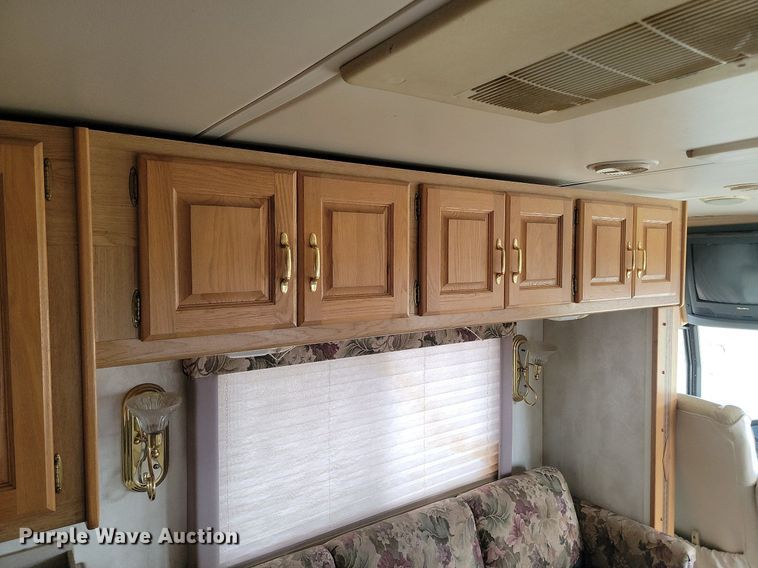 image for item DP5674 2000 Holiday Rambler Endeavor RV