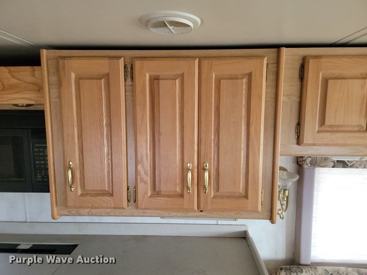 image for item DP5674 2000 Holiday Rambler Endeavor RV