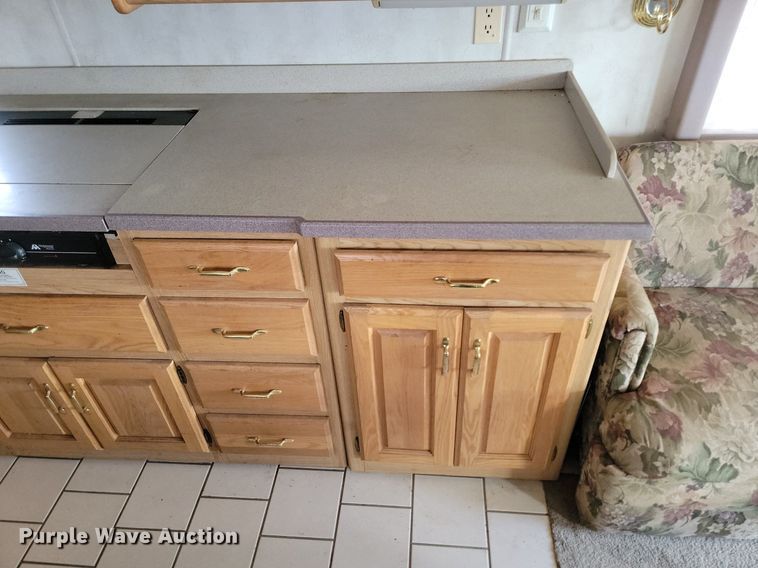 image for item DP5674 2000 Holiday Rambler Endeavor RV