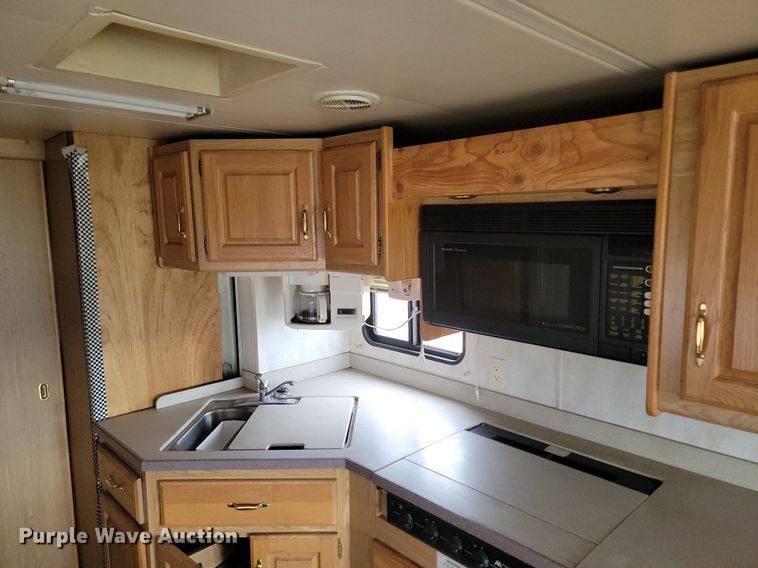 image for item DP5674 2000 Holiday Rambler Endeavor RV