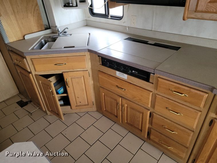 image for item DP5674 2000 Holiday Rambler Endeavor RV