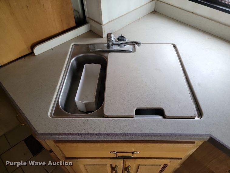 image for item DP5674 2000 Holiday Rambler Endeavor RV