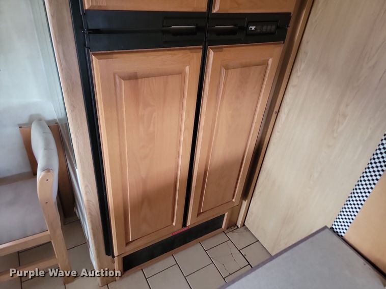 image for item DP5674 2000 Holiday Rambler Endeavor RV