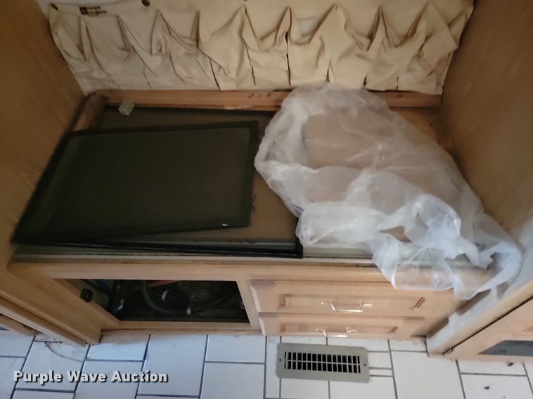 image for item DP5674 2000 Holiday Rambler Endeavor RV