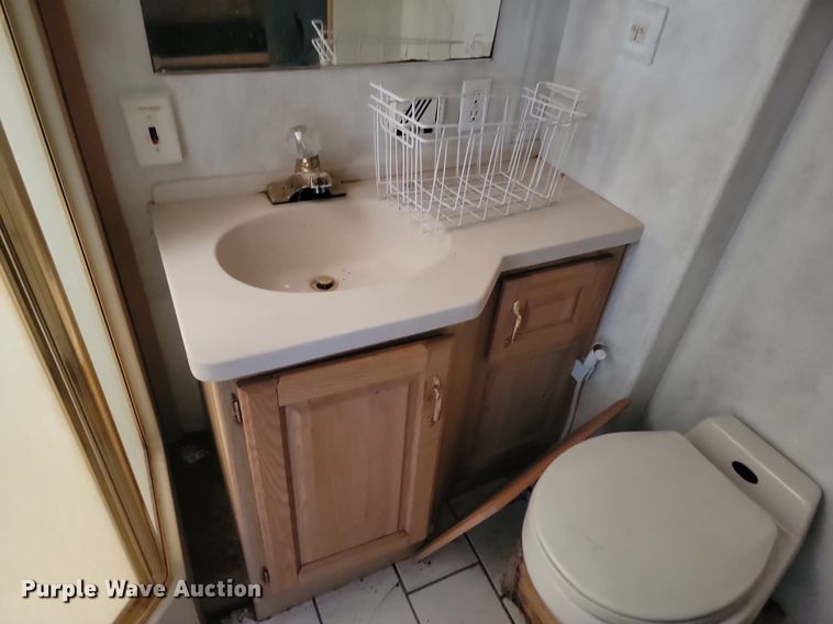 image for item DP5674 2000 Holiday Rambler Endeavor RV