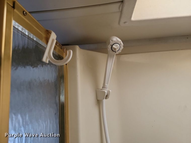 image for item DP5674 2000 Holiday Rambler Endeavor RV