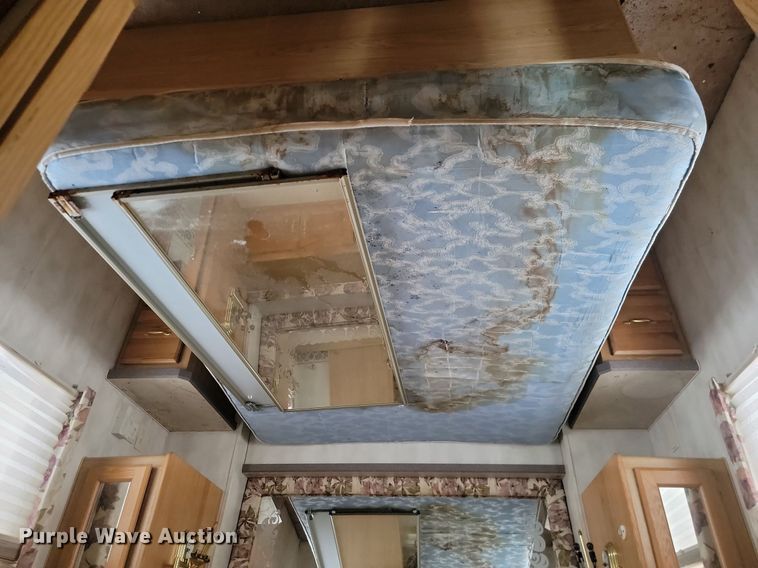 image for item DP5674 2000 Holiday Rambler Endeavor RV