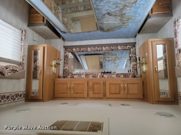 image for item DP5674 2000 Holiday Rambler Endeavor RV