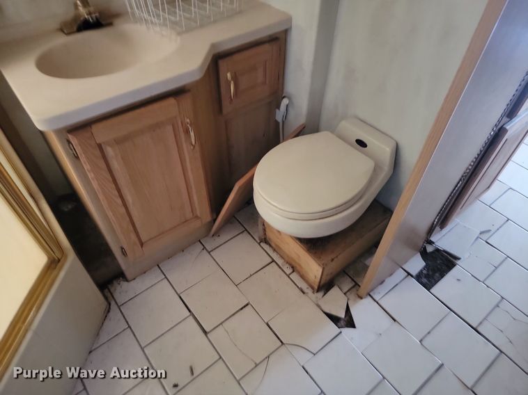 image for item DP5674 2000 Holiday Rambler Endeavor RV